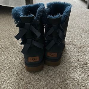 Uggs Bailey bow size 7 gently worn